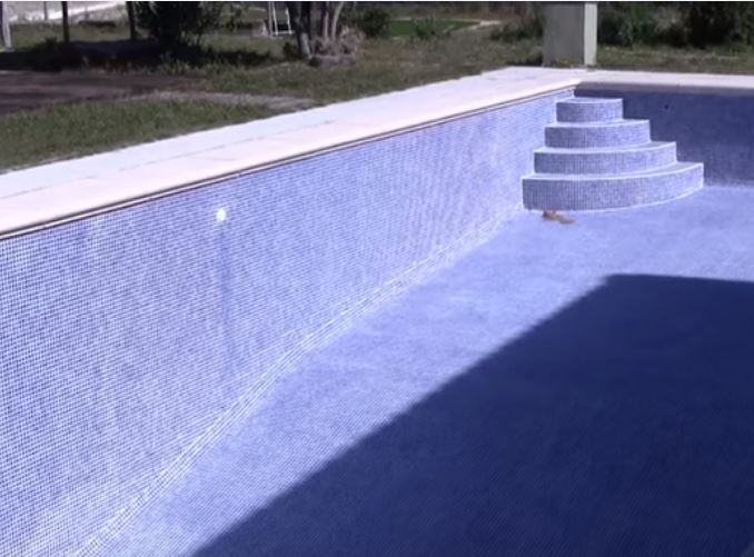 Video Reforma de piscina: Revestimos con gresite una piscina pintada